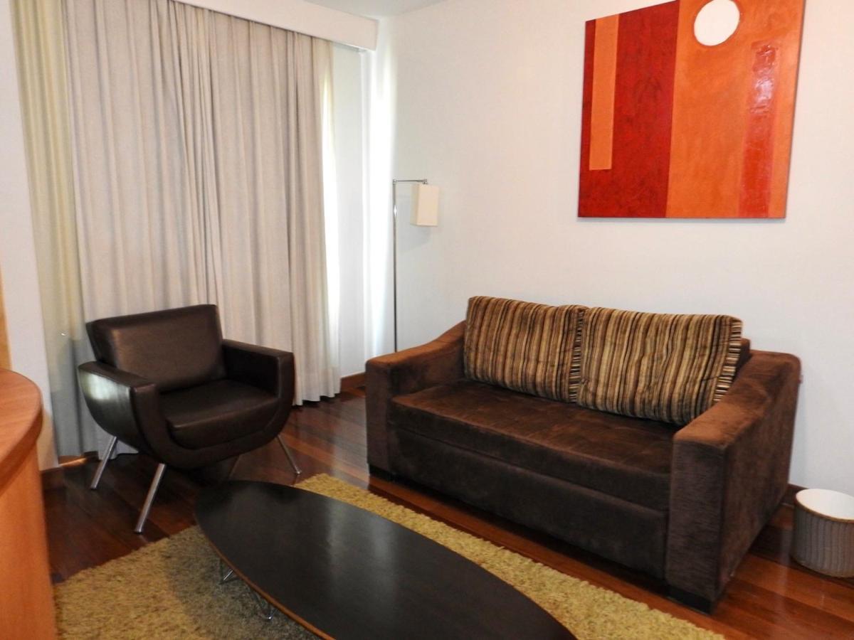 Constantino Hotel E Eventos Жуис-ди-Фора Экстерьер фото A living room