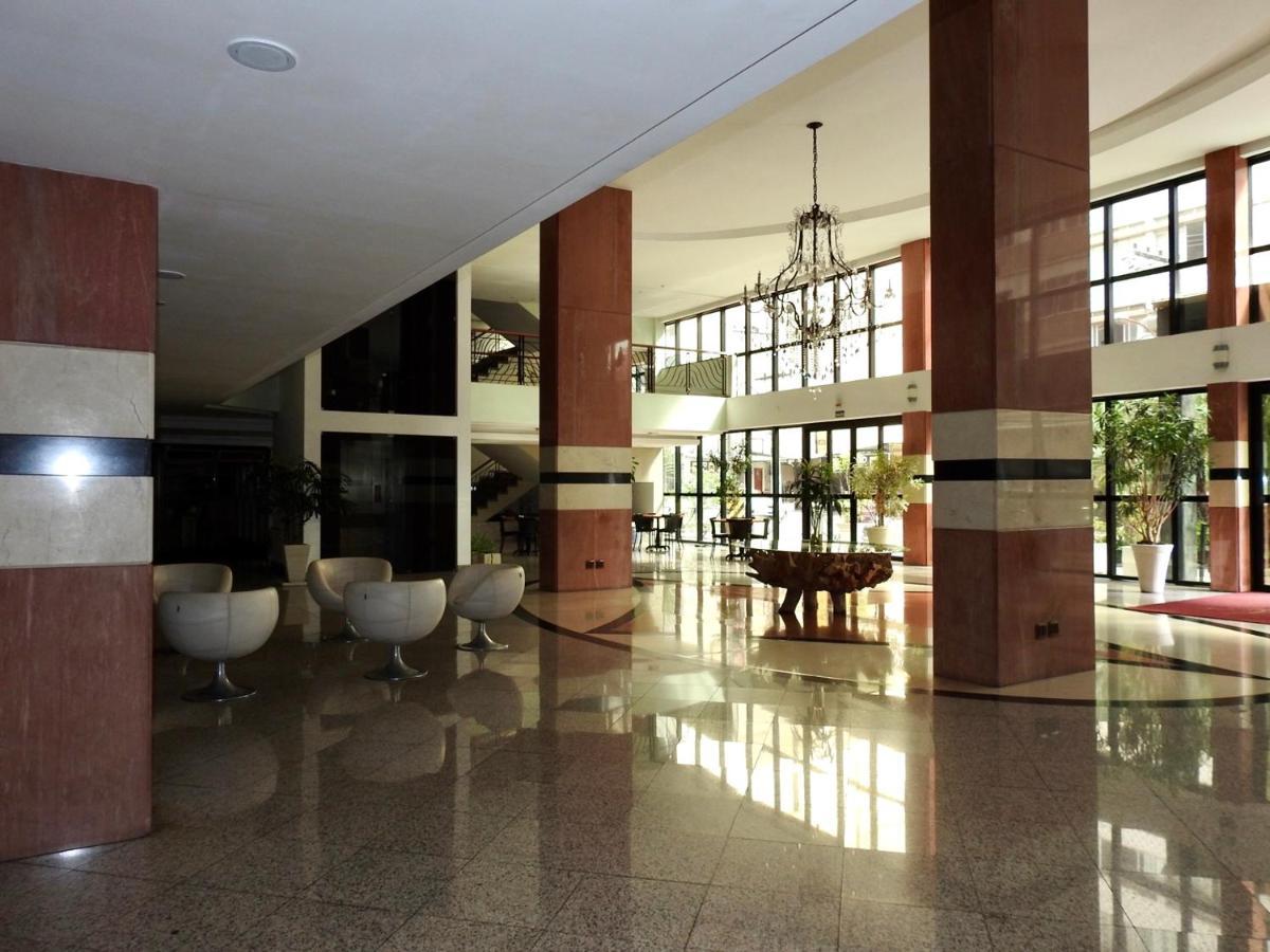 Constantino Hotel E Eventos Жуис-ди-Фора Экстерьер фото Lobby of the hotel